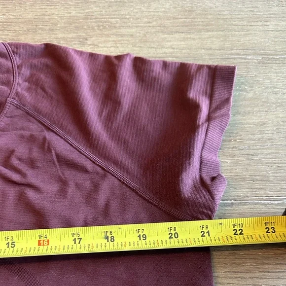 Lululemon Swiftly Tech Short Sleeve in
Cassis Maroon color size 16 - Picture 9 of 10